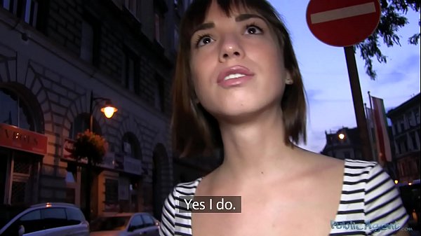 Подцепил милашку в центре города и поимел её в тот же вечер